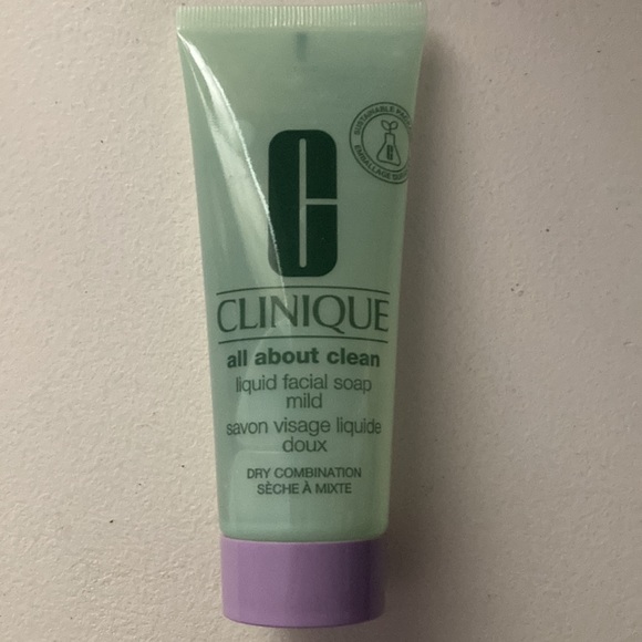NWT! Clinique Sample Set with Makeup Bag! - Picture 3 of 5